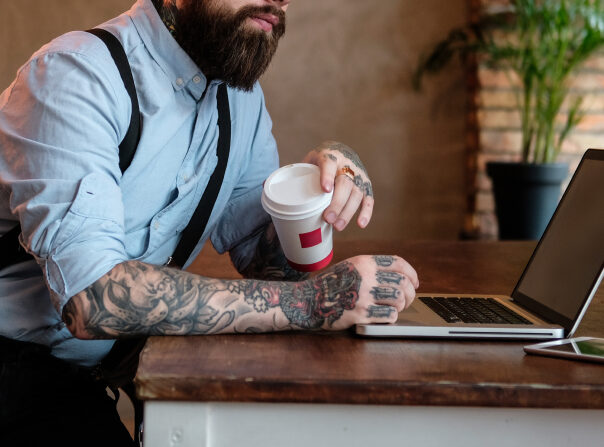 que dice el código de trabajo sobre los tatuajes