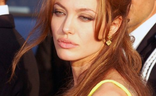 angelina jolie borrado tatuajes