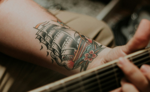 borrar tatuaje a color