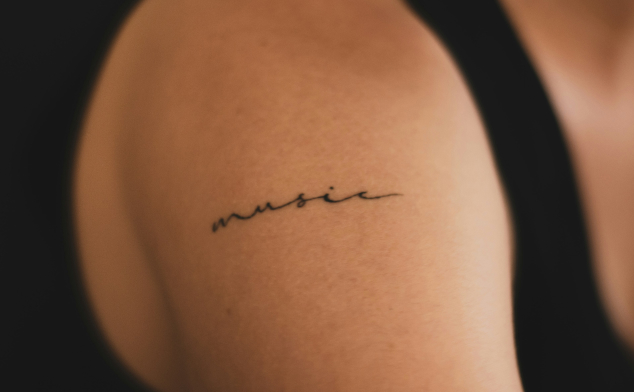 eliminar tatuaje línea fina pequeño