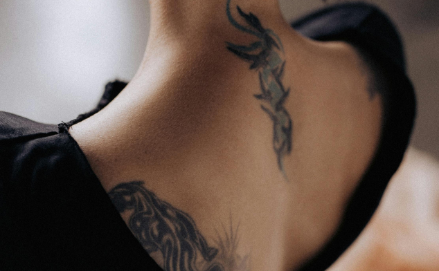 se puede poner la epidural con tatuajes