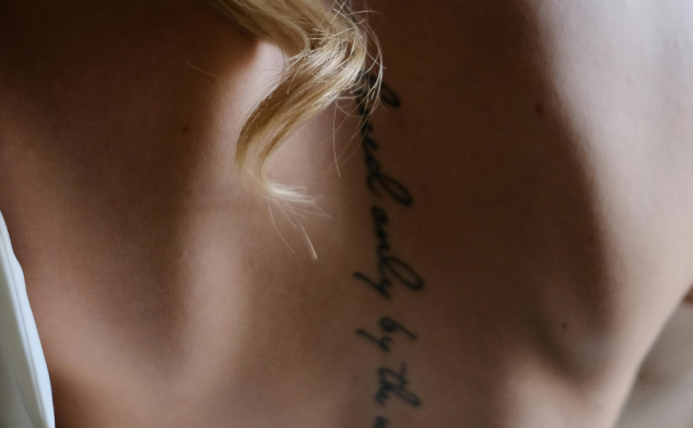 tatuaje columna vertebral peligros